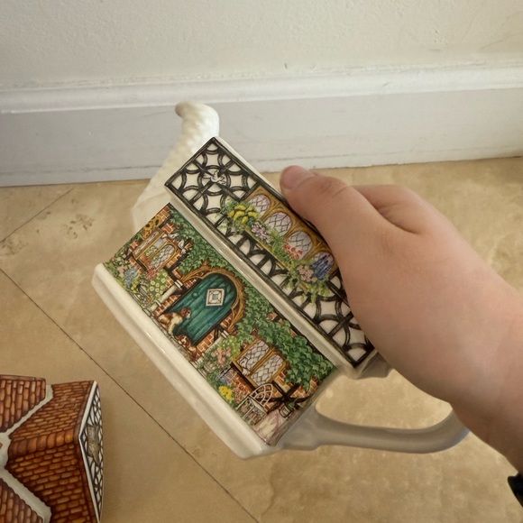 Sadler House Ivy English Country House Teapot - Picture 3 of 8